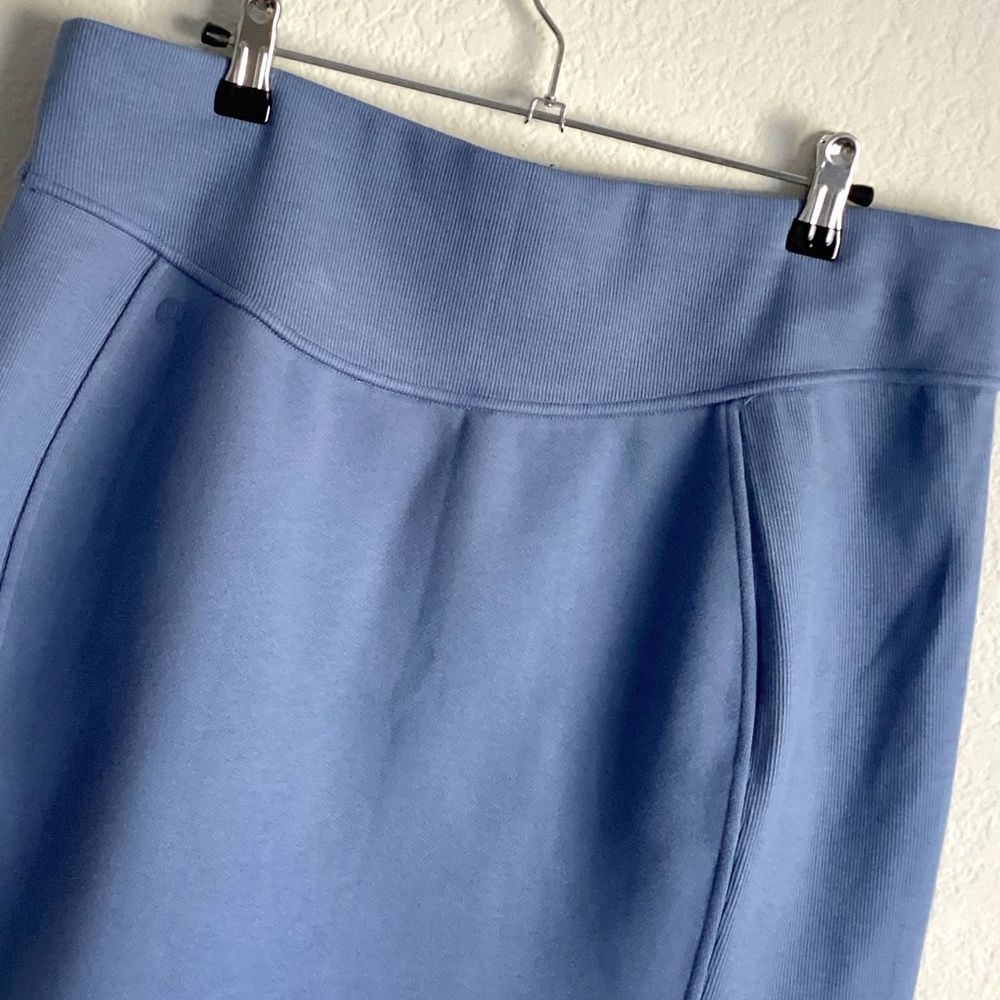 \Lululemon\ NWT Scuba HR Mini Skirt - Picture 9 of 14